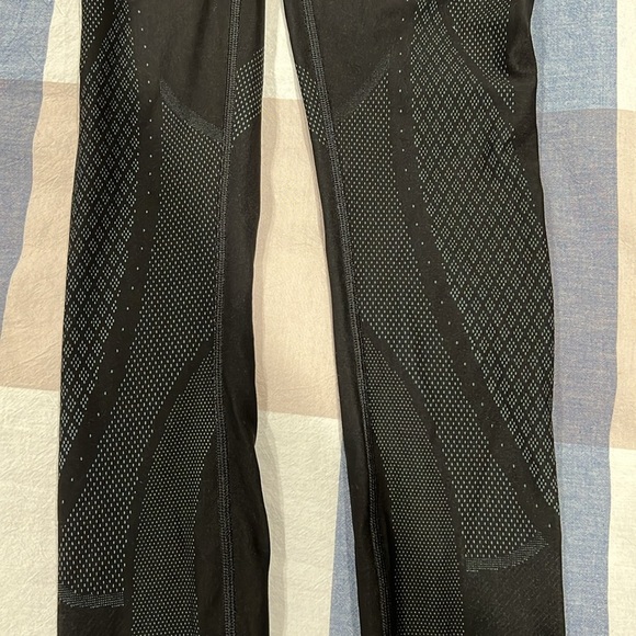 Lululemon Leggings Like New - Picture 5 of 8